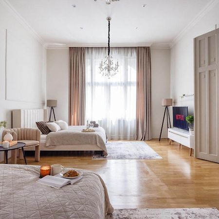 Timeless Elegant Apartment By Opera House บูดาเปสต์ ภายนอก รูปภาพ