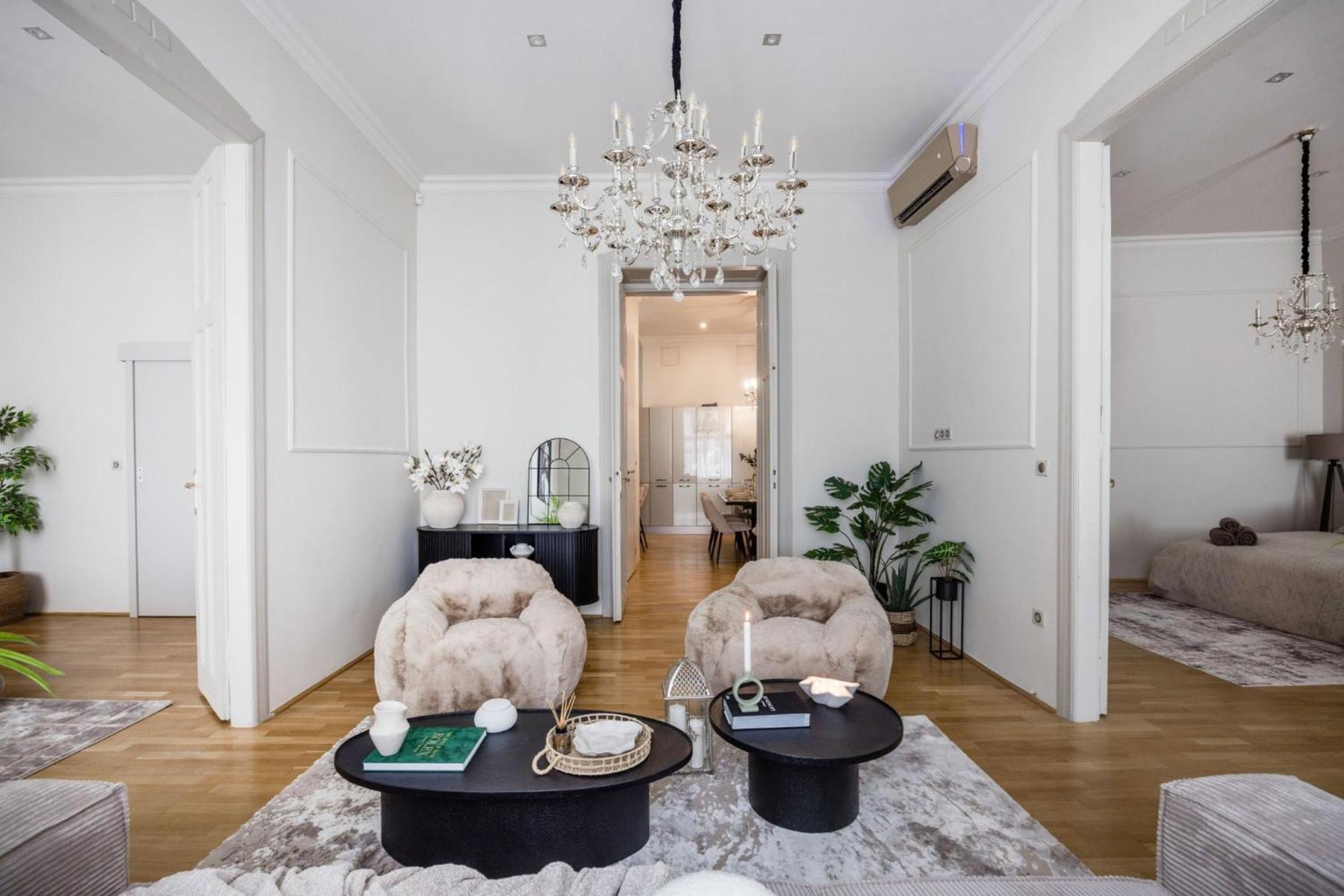 Timeless Elegant Apartment By Opera House บูดาเปสต์ ภายนอก รูปภาพ