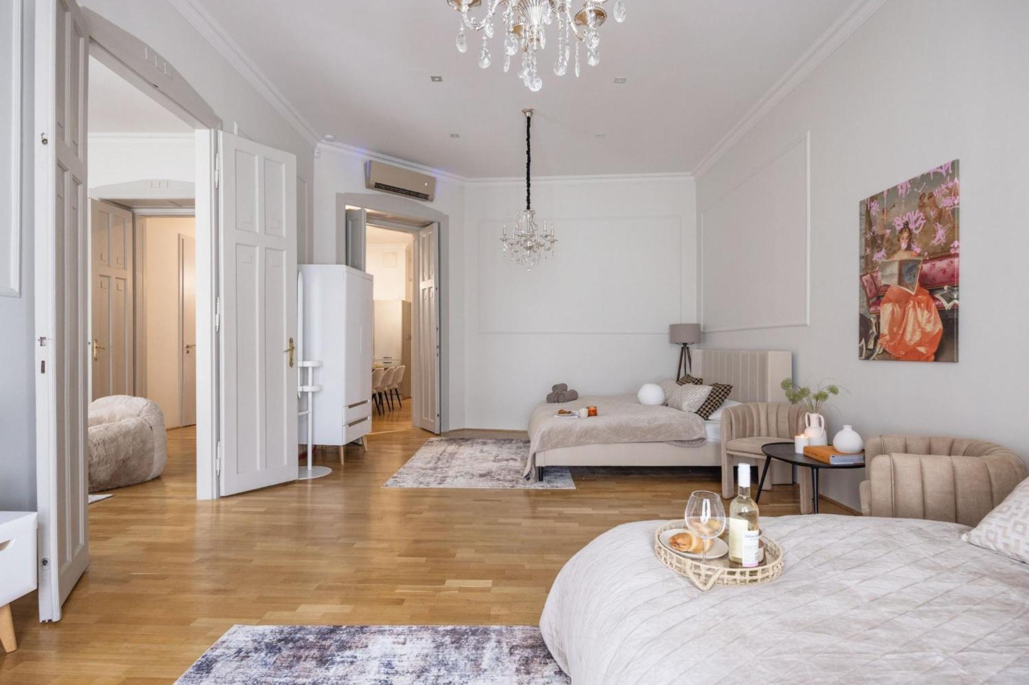 Timeless Elegant Apartment By Opera House บูดาเปสต์ ภายนอก รูปภาพ