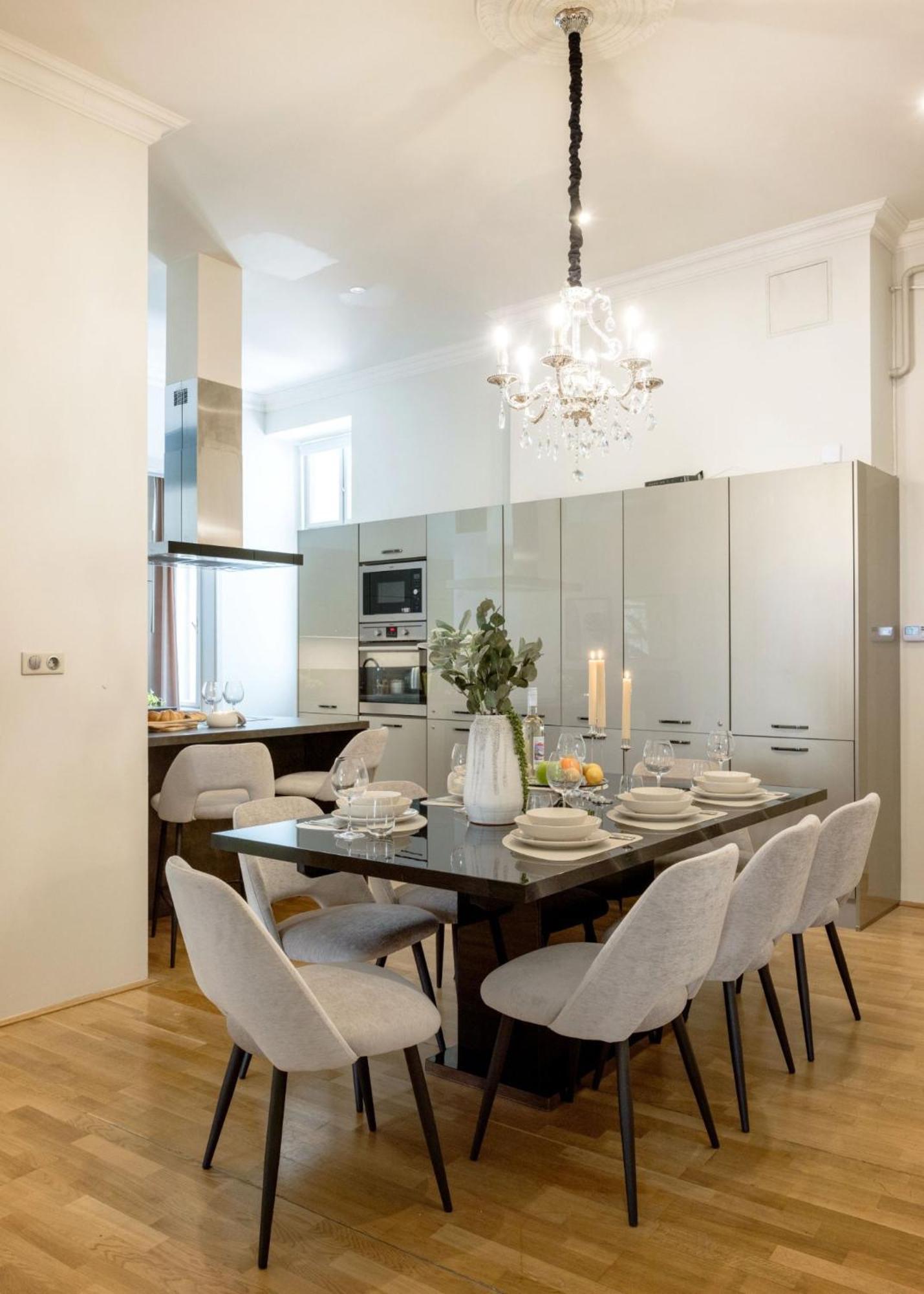 Timeless Elegant Apartment By Opera House บูดาเปสต์ ภายนอก รูปภาพ
