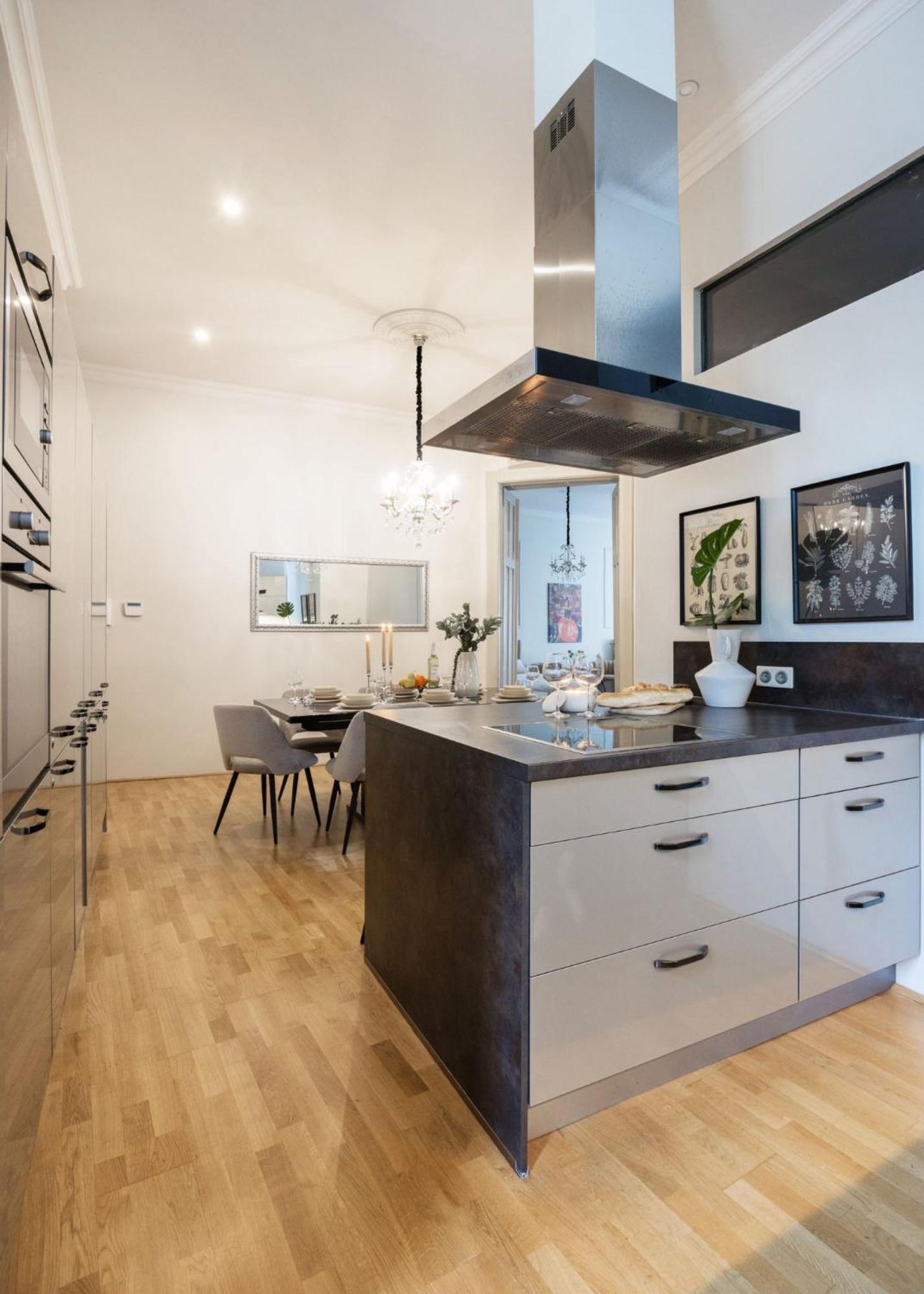 Timeless Elegant Apartment By Opera House บูดาเปสต์ ภายนอก รูปภาพ