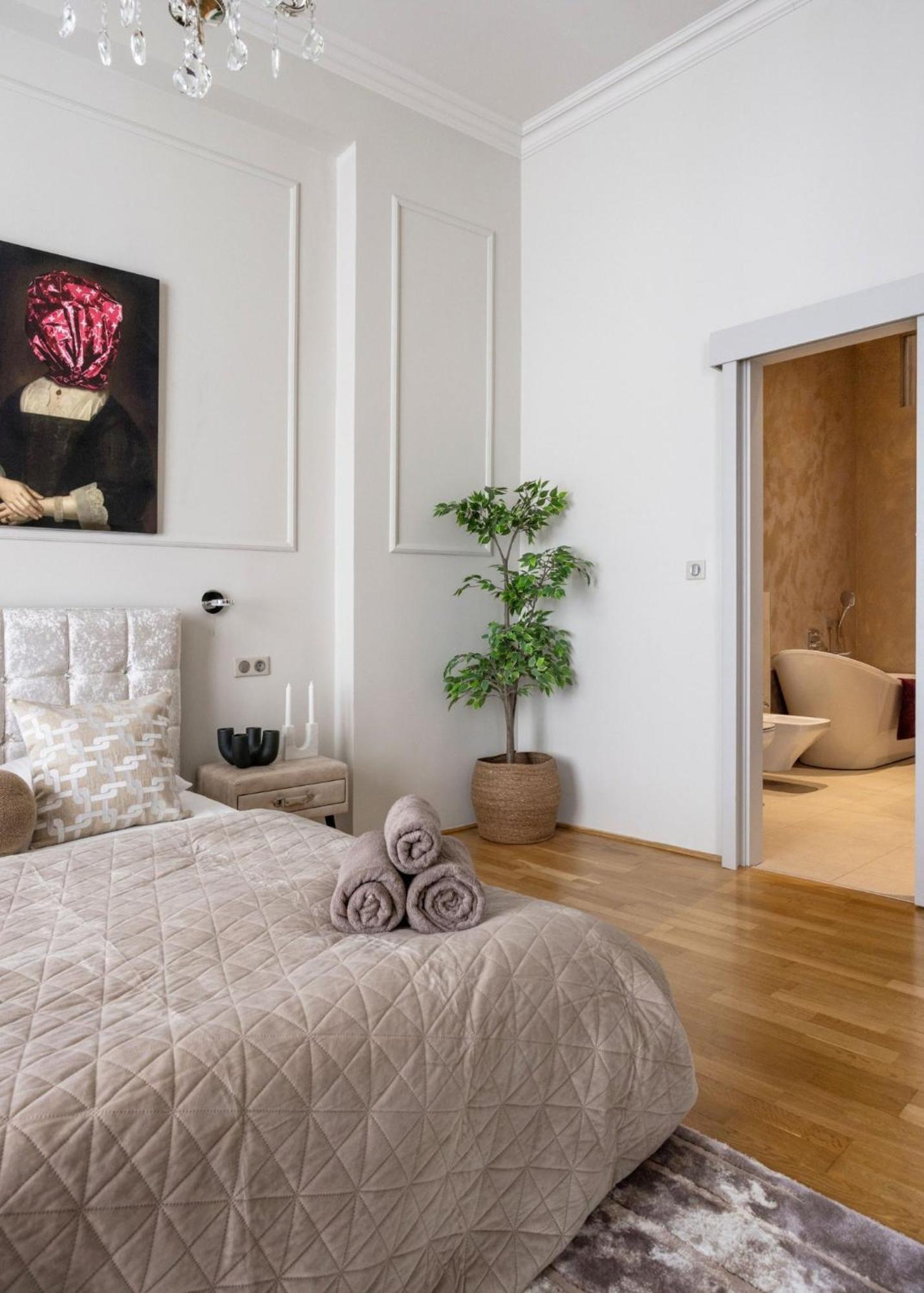 Timeless Elegant Apartment By Opera House บูดาเปสต์ ภายนอก รูปภาพ